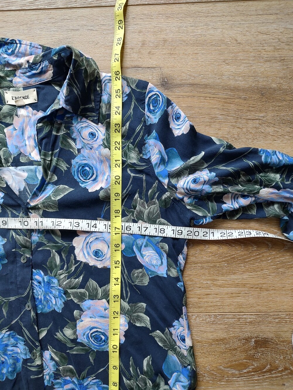 L'Agence Camille Floral Hi-Low Blouse 3/4 Sleeve Collar V Neck Blue Roses M - Picture 6 of 11
